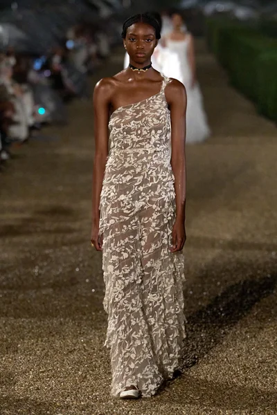 Look 15